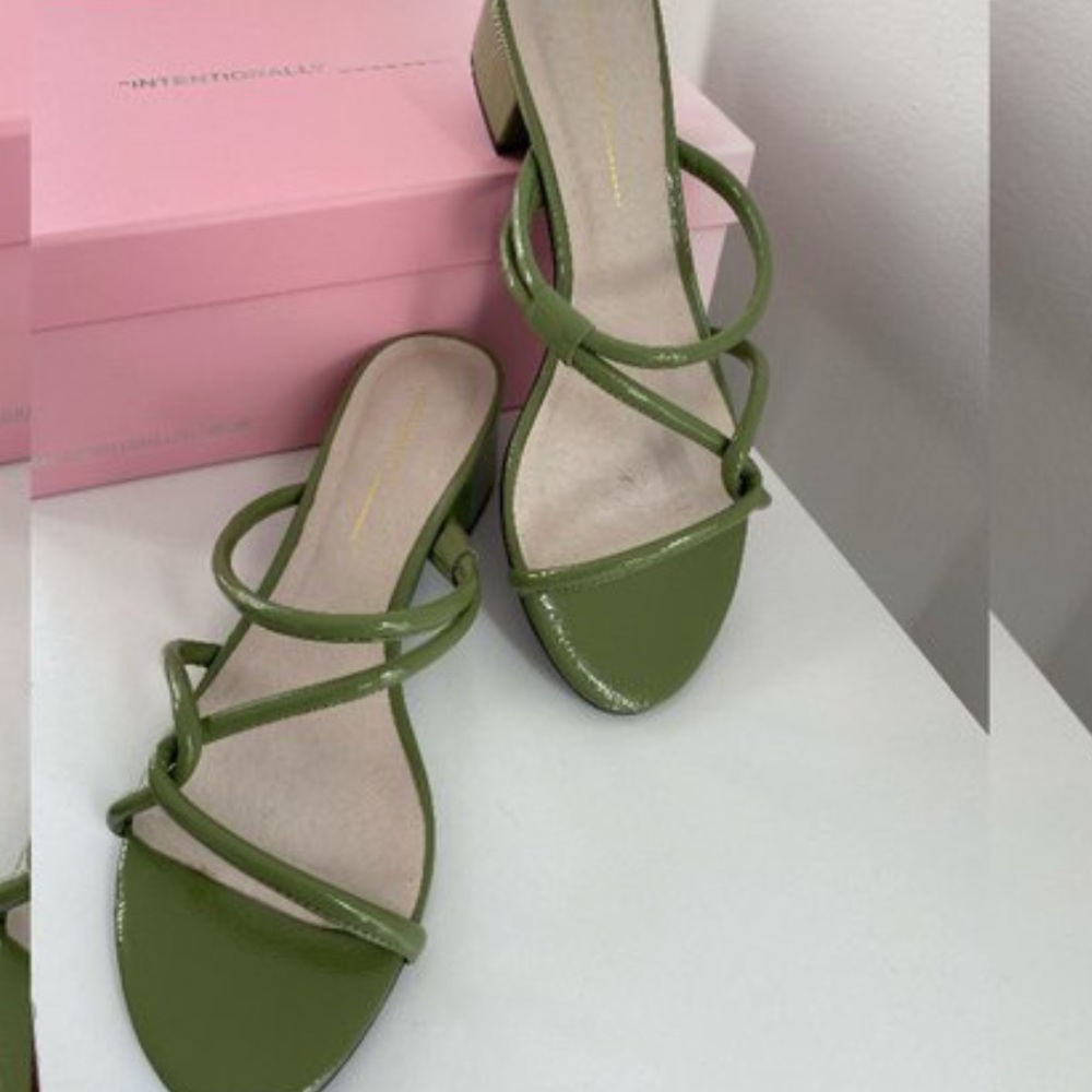 Intentionally Blank Tami Sandal